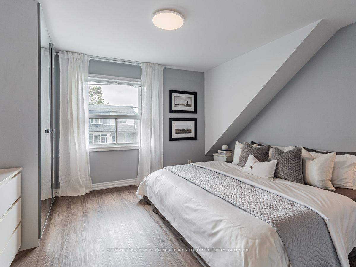 48 Queensdale Ave