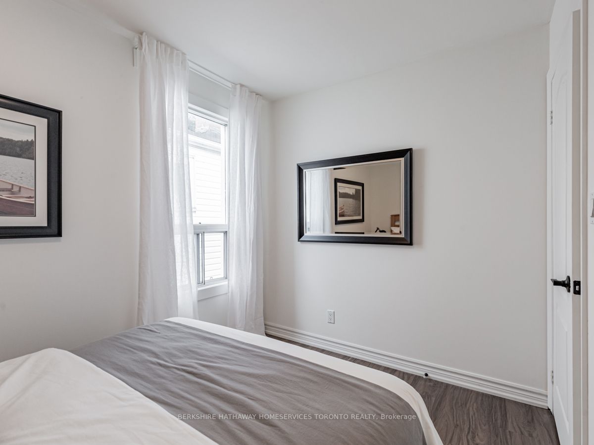 48 Queensdale Ave