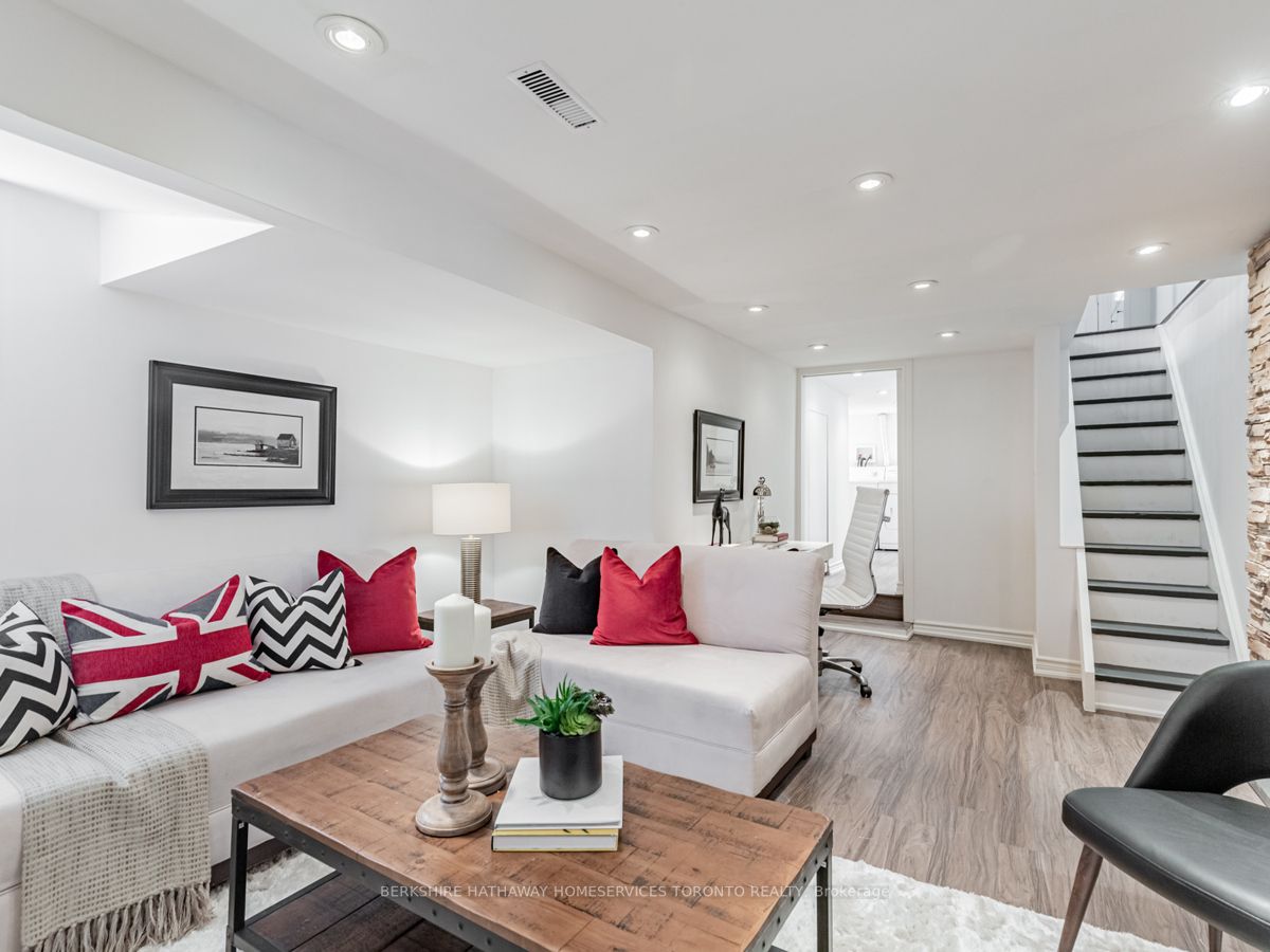48 Queensdale Ave
