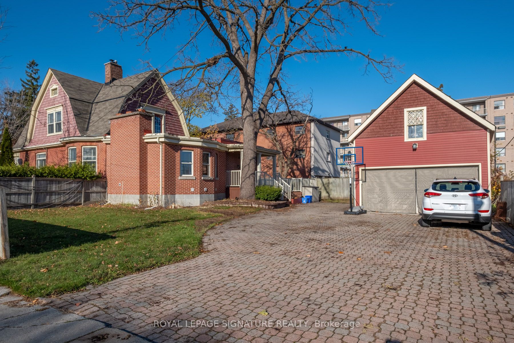 225 King St