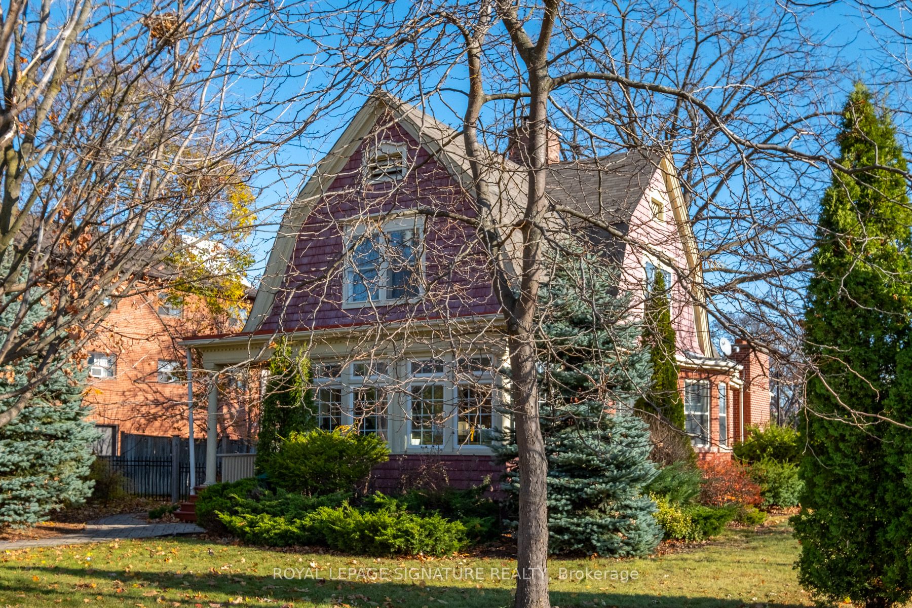 225 King St