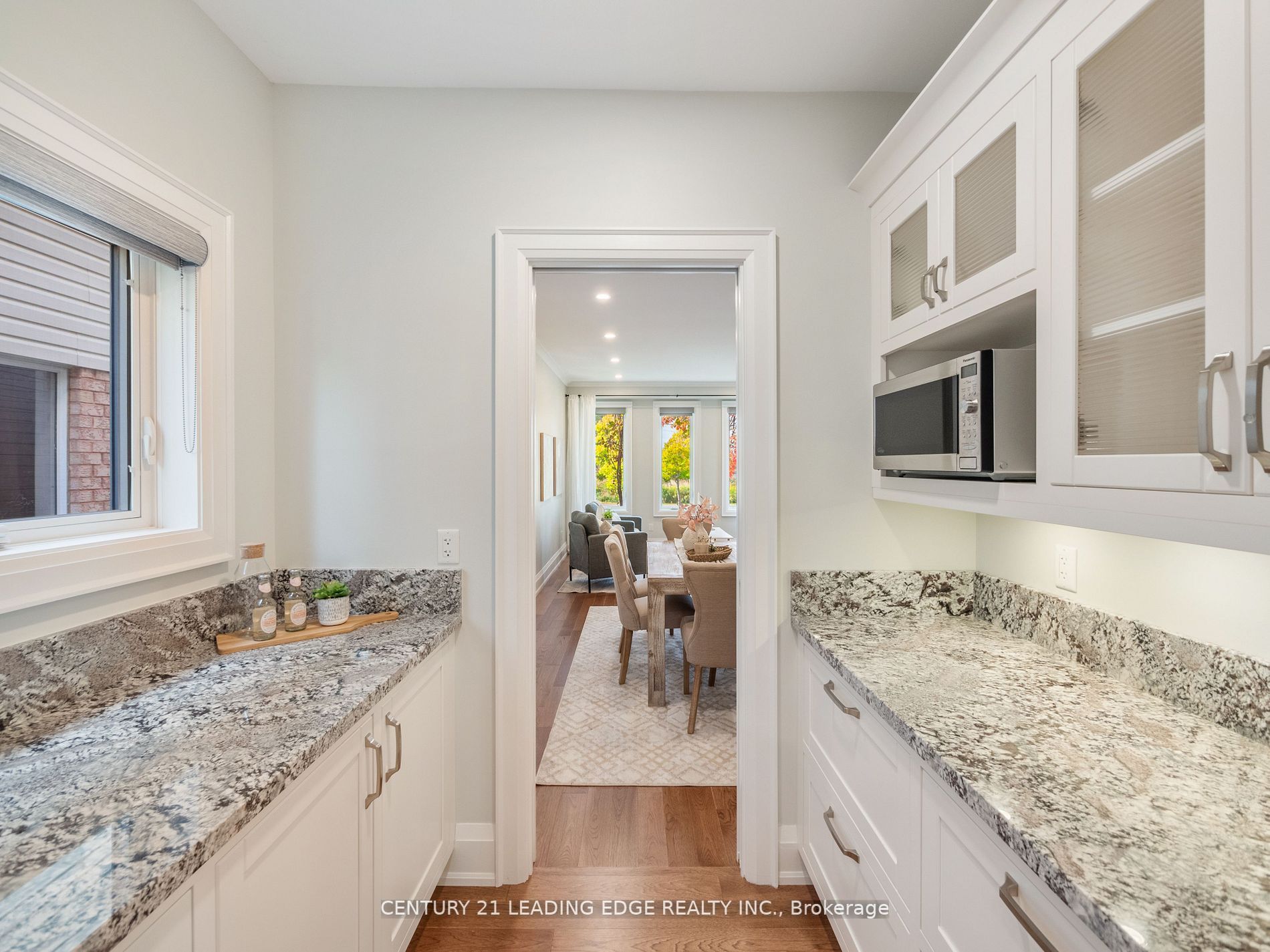955 Audley Rd S