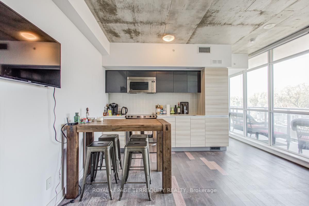 1190 Dundas St E, #528