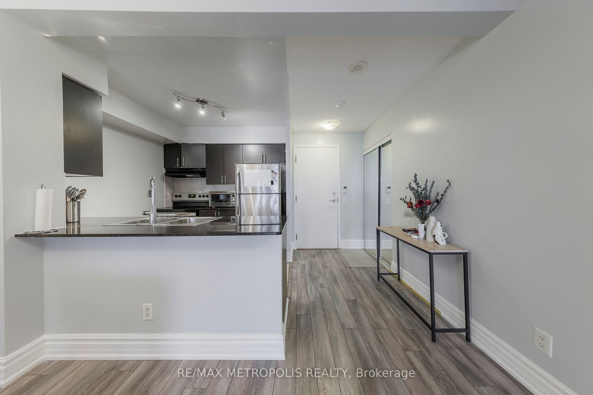 83 Borough Dr, #607