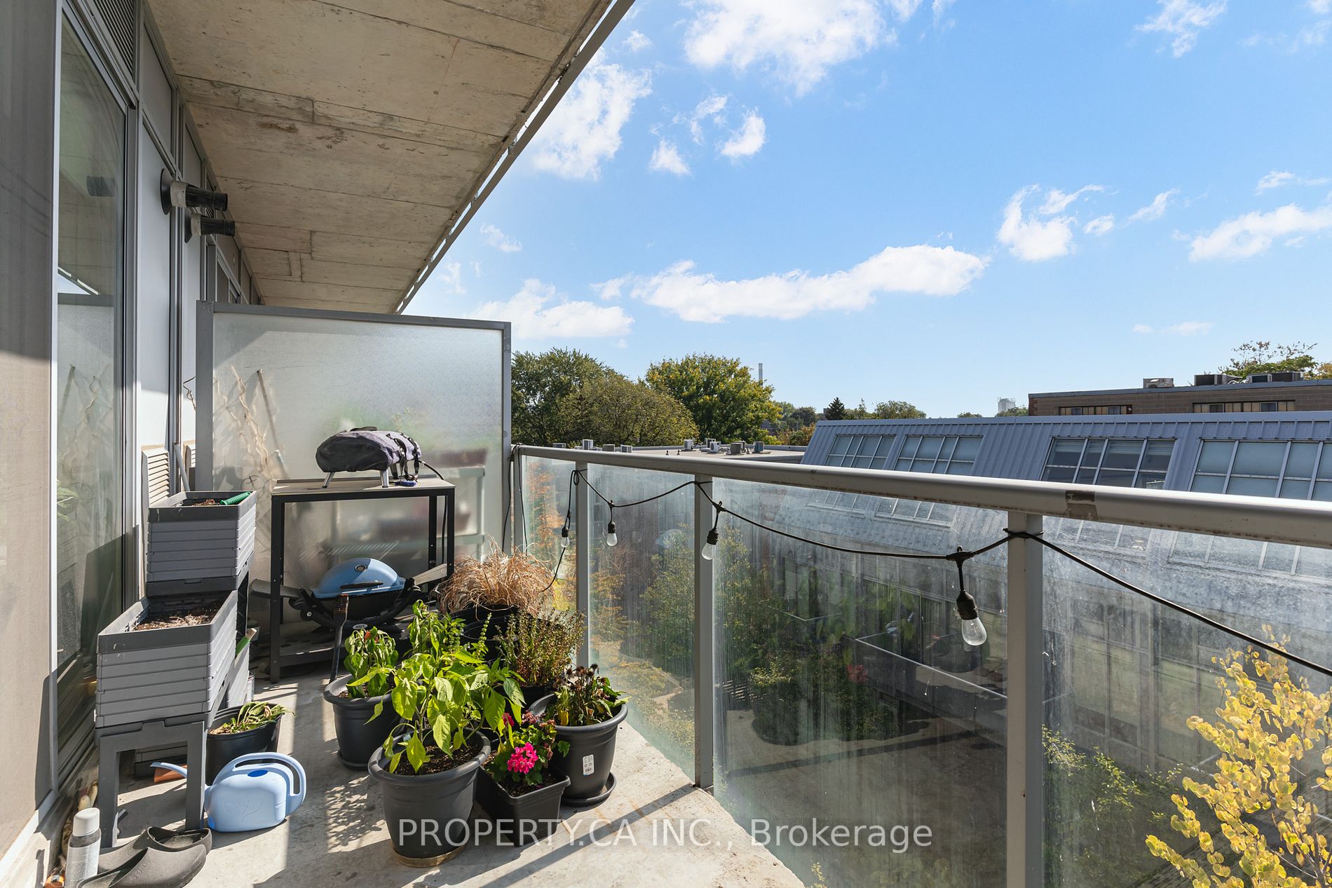 201 Carlaw Ave, #408