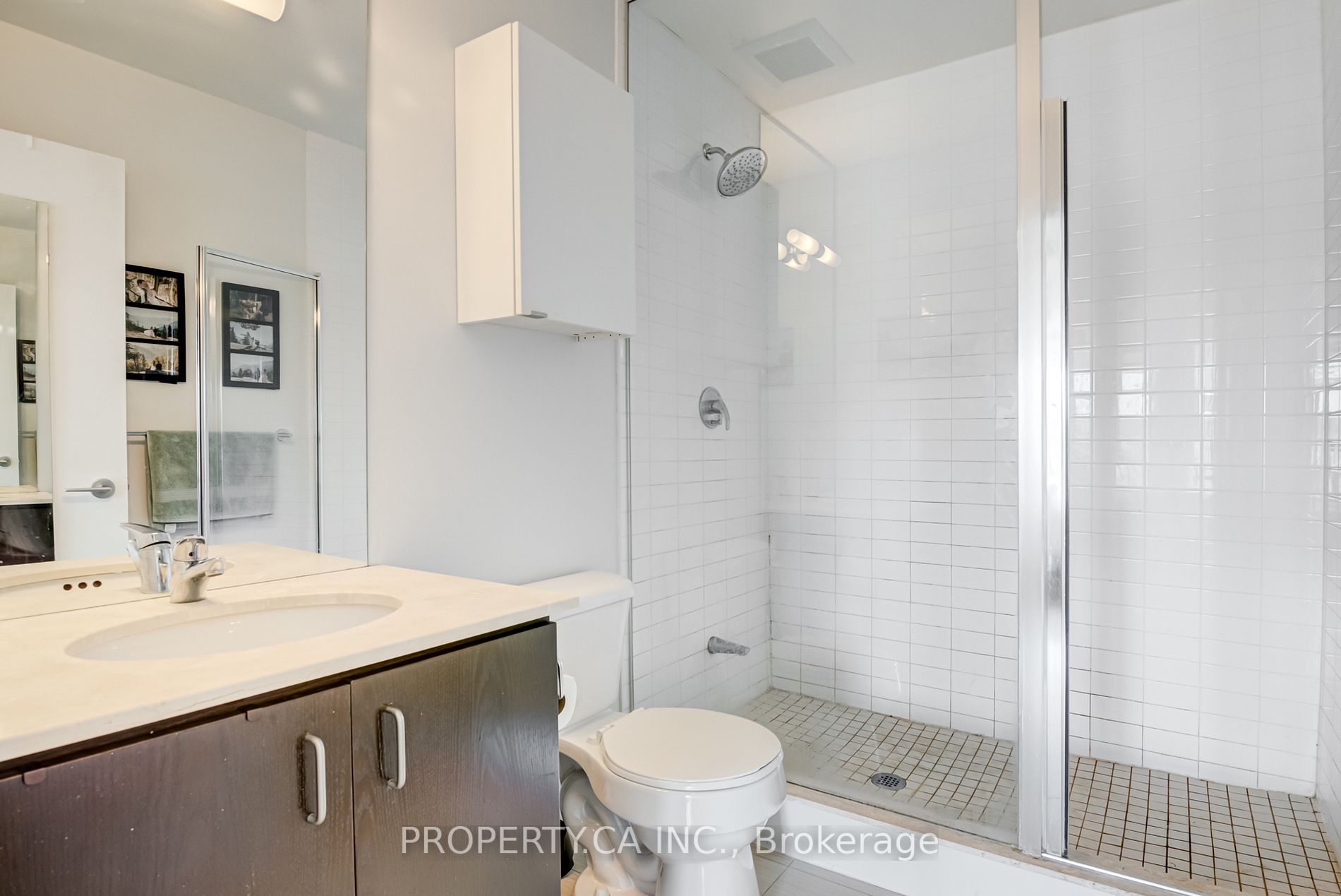 201 Carlaw Ave, #408