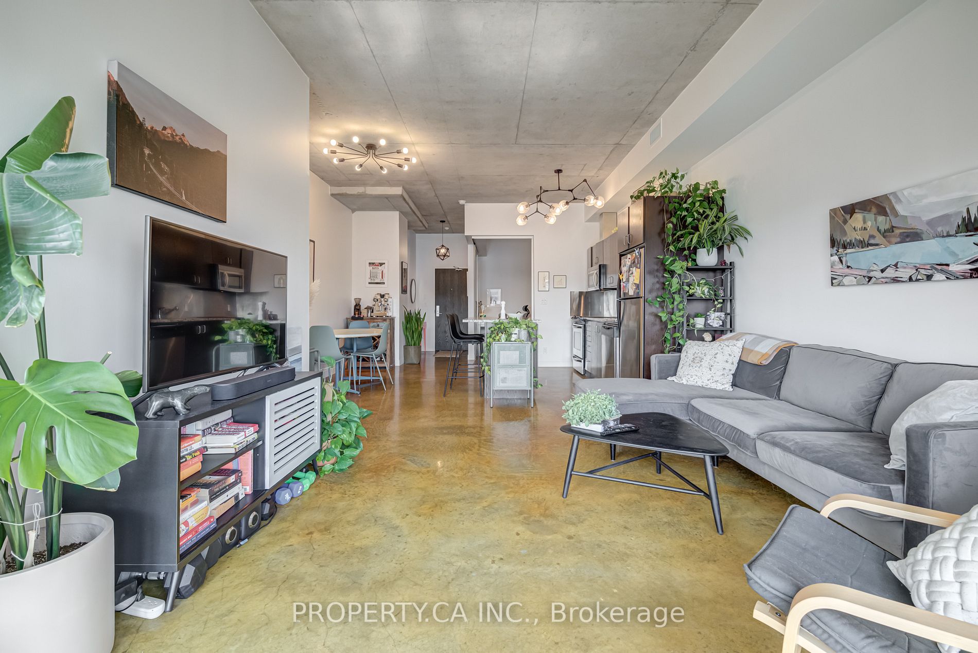 201 Carlaw Ave, #408