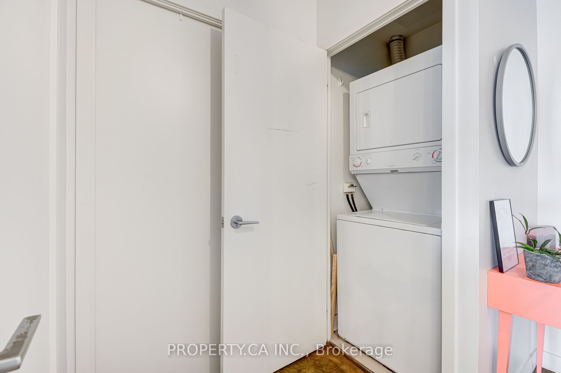 201 Carlaw Ave, #408