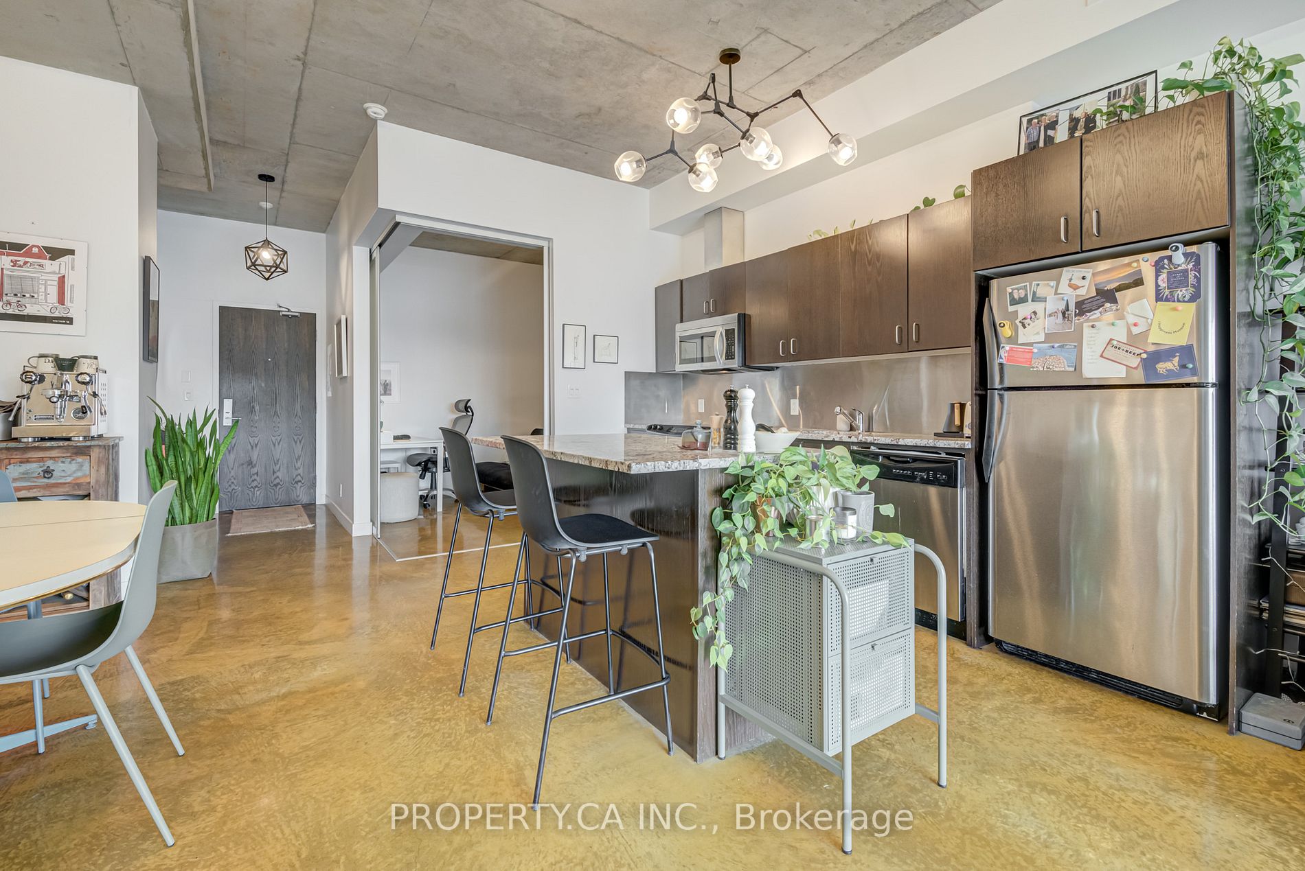 201 Carlaw Ave, #408