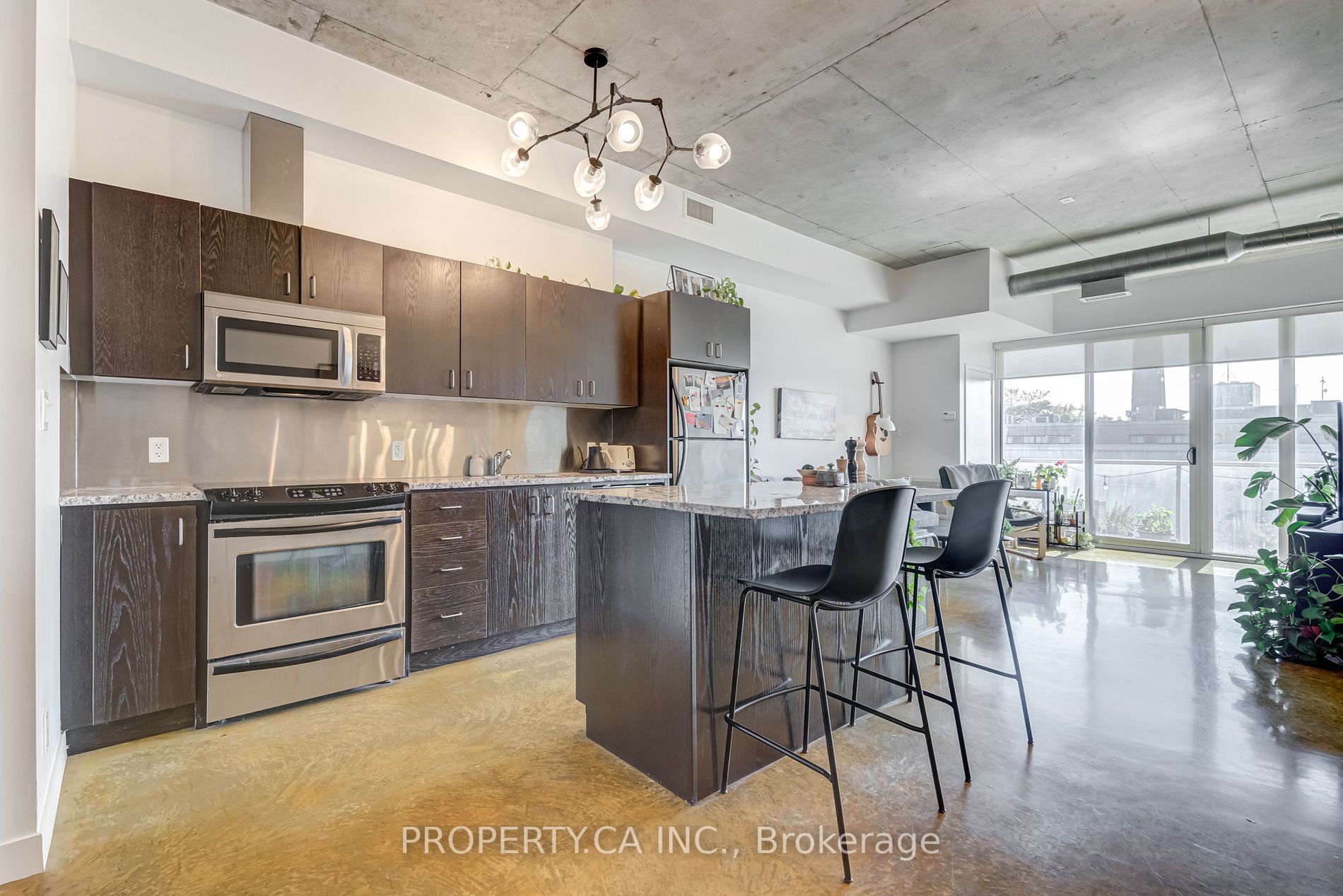 201 Carlaw Ave, #408
