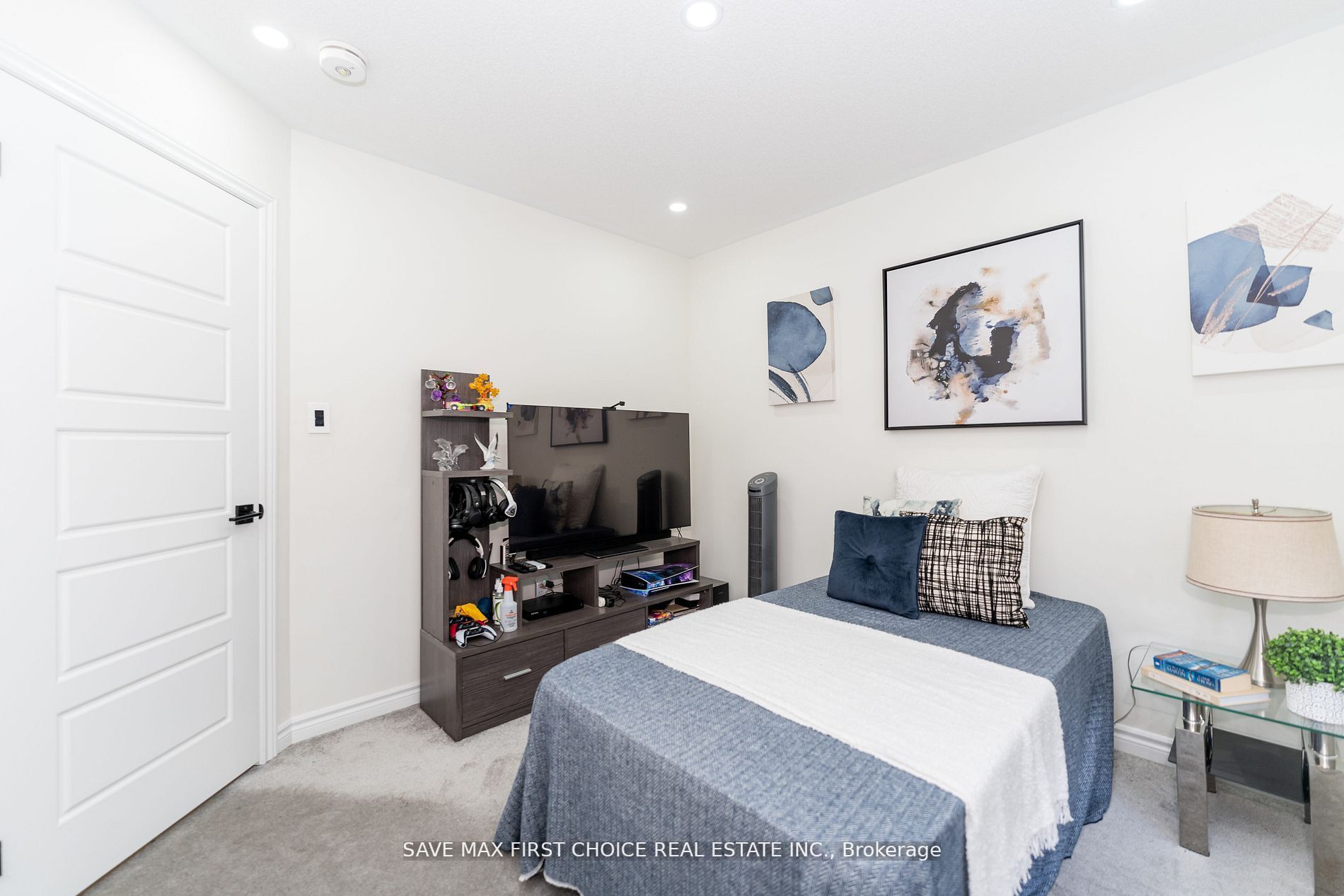 44 Broden Cres