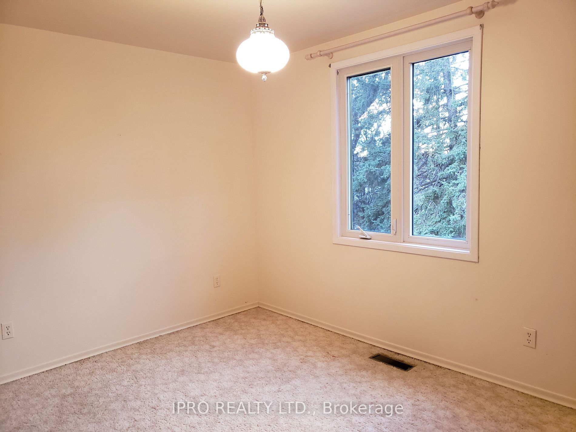 32 Darlington Blvd