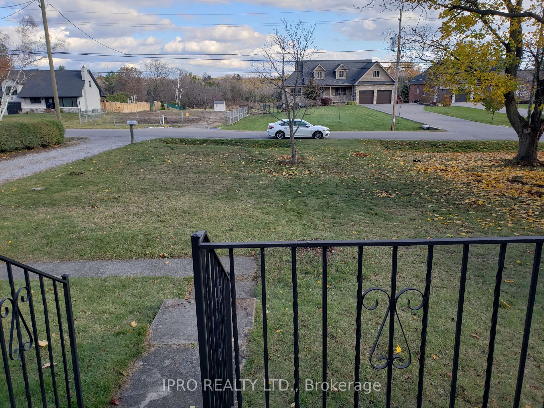 32 Darlington Blvd