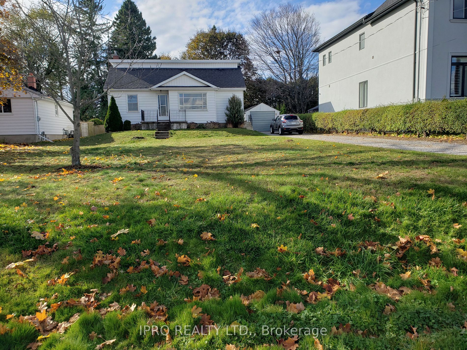 32 Darlington Blvd