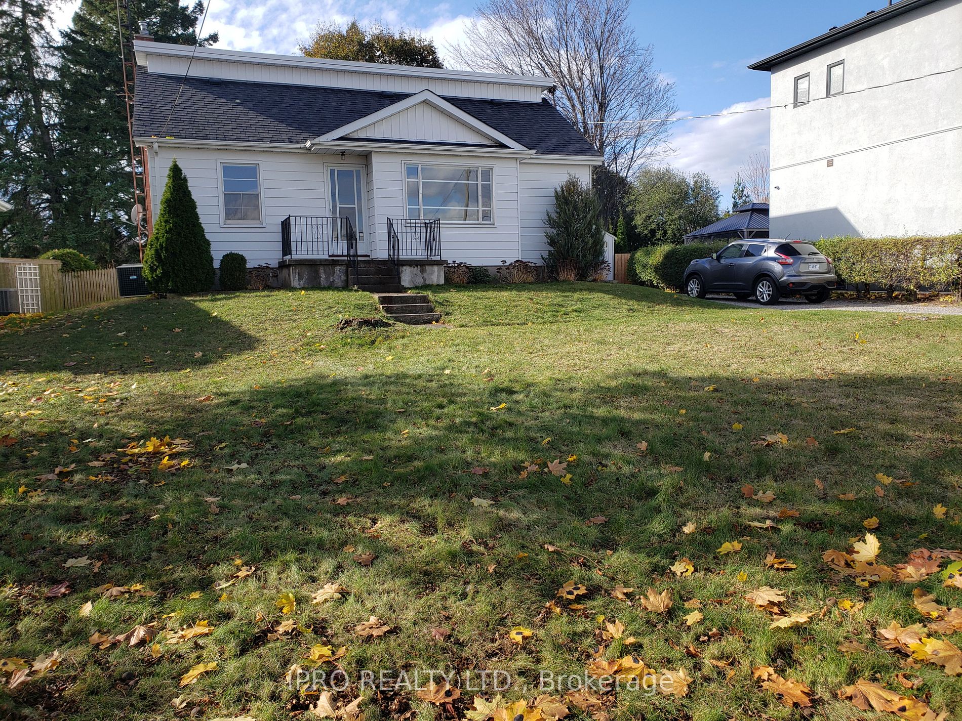 32 Darlington Blvd