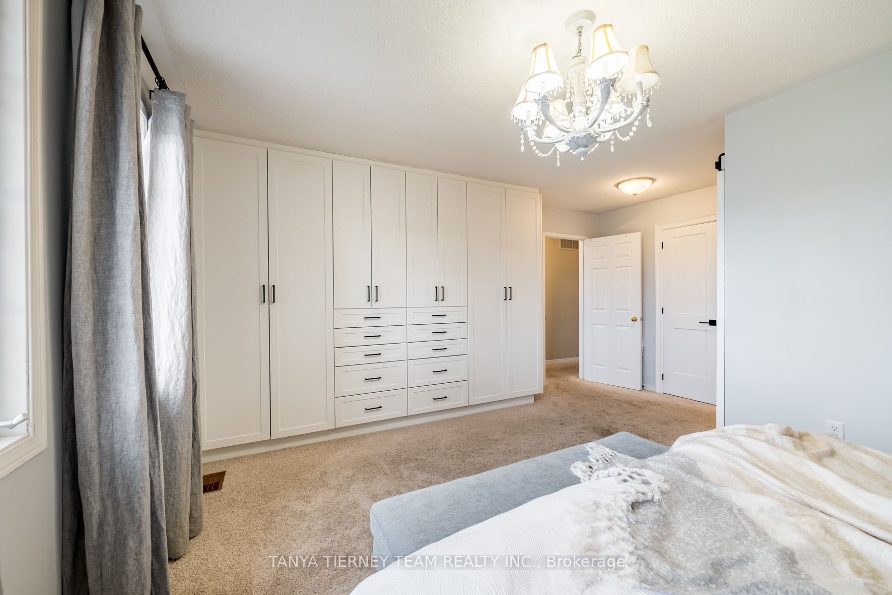 1 Hanlan Crt