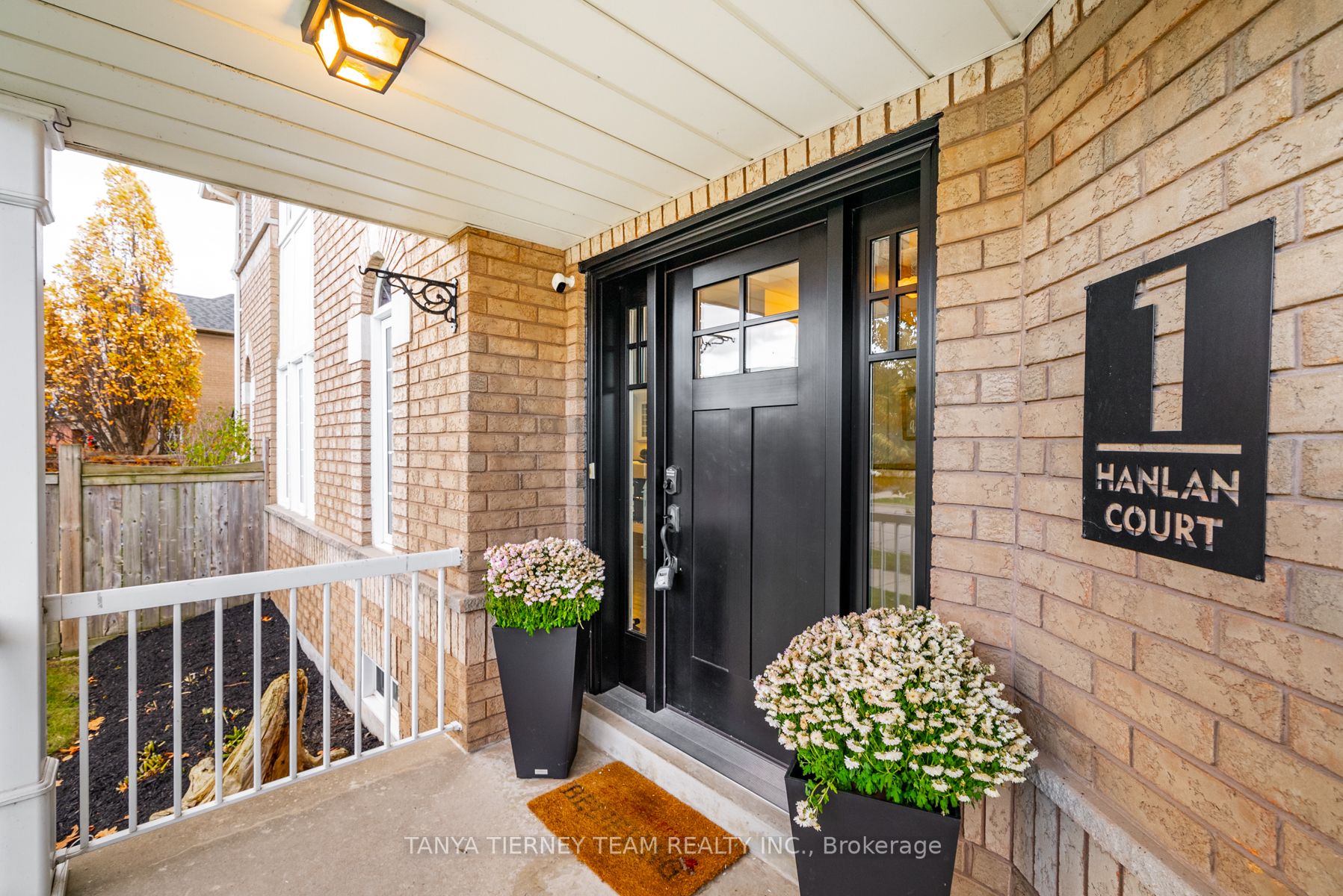 1 Hanlan Crt