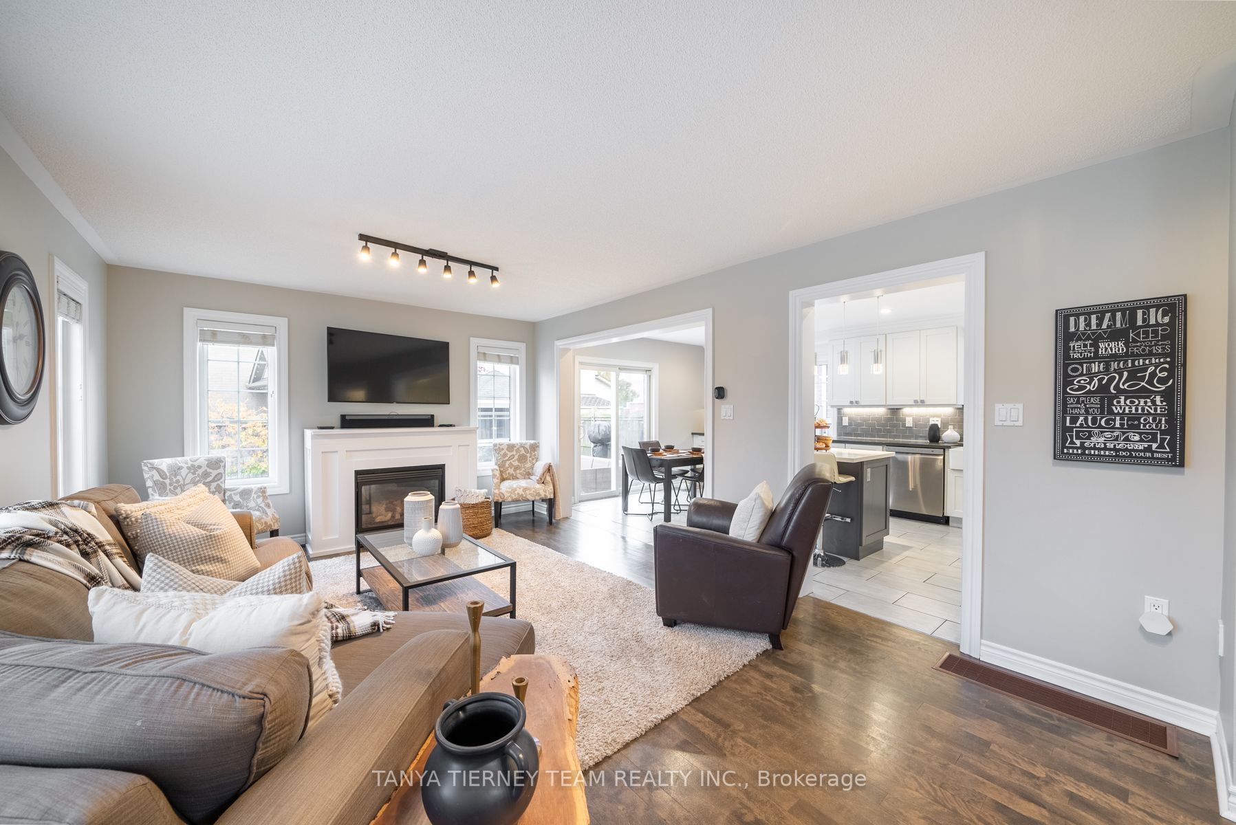 1 Hanlan Crt