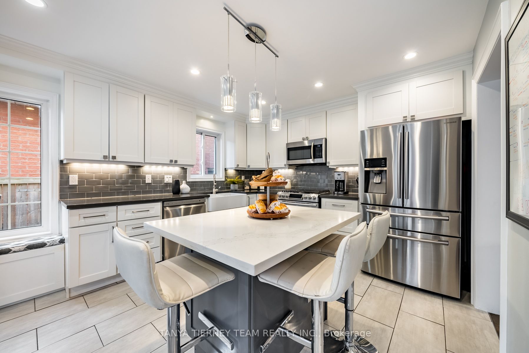 1 Hanlan Crt