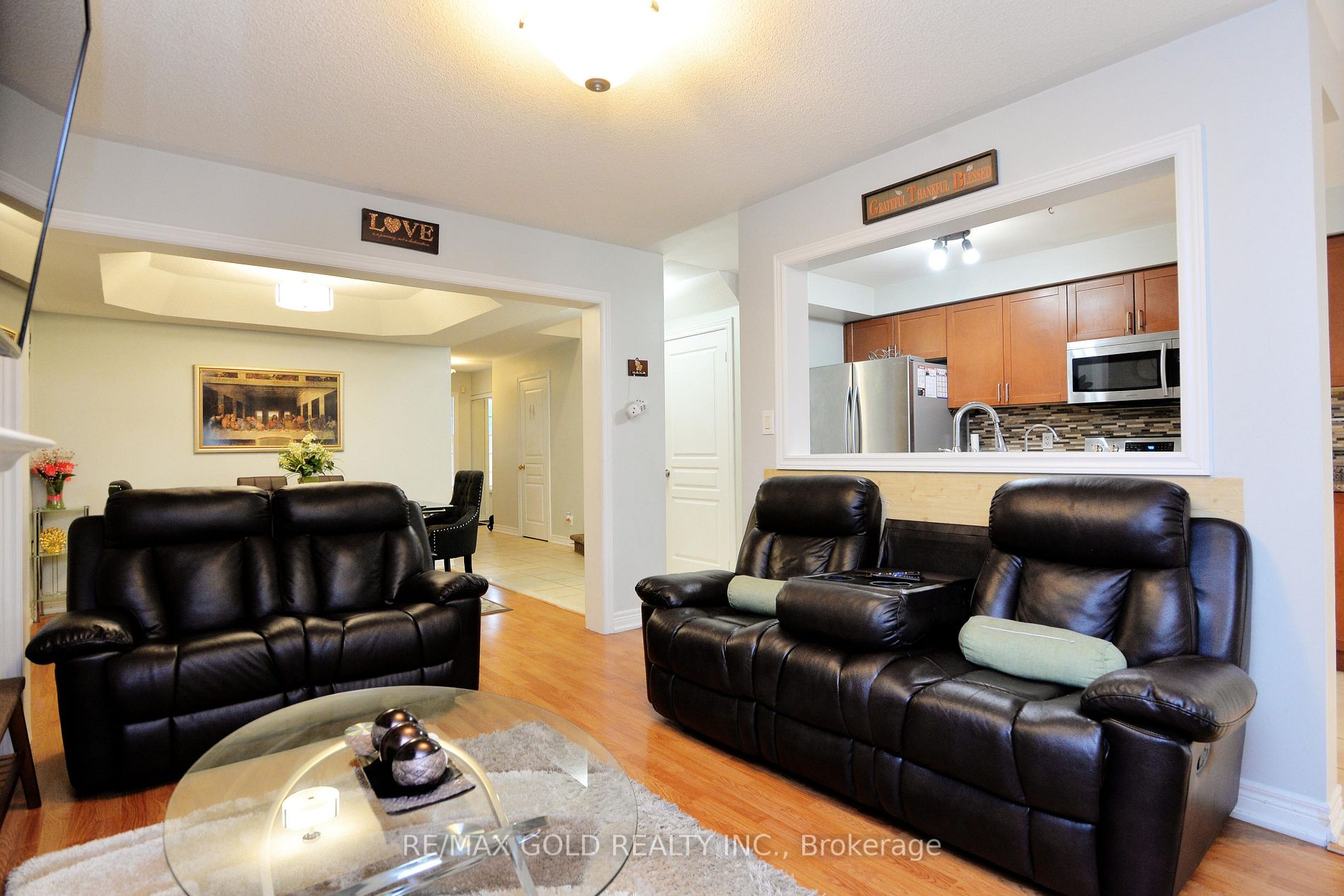 111 Whitefoot Cres