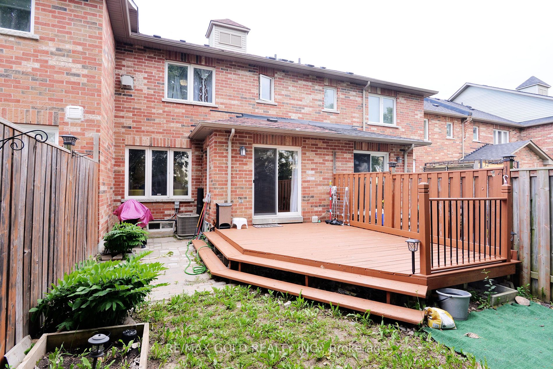 111 Whitefoot Cres