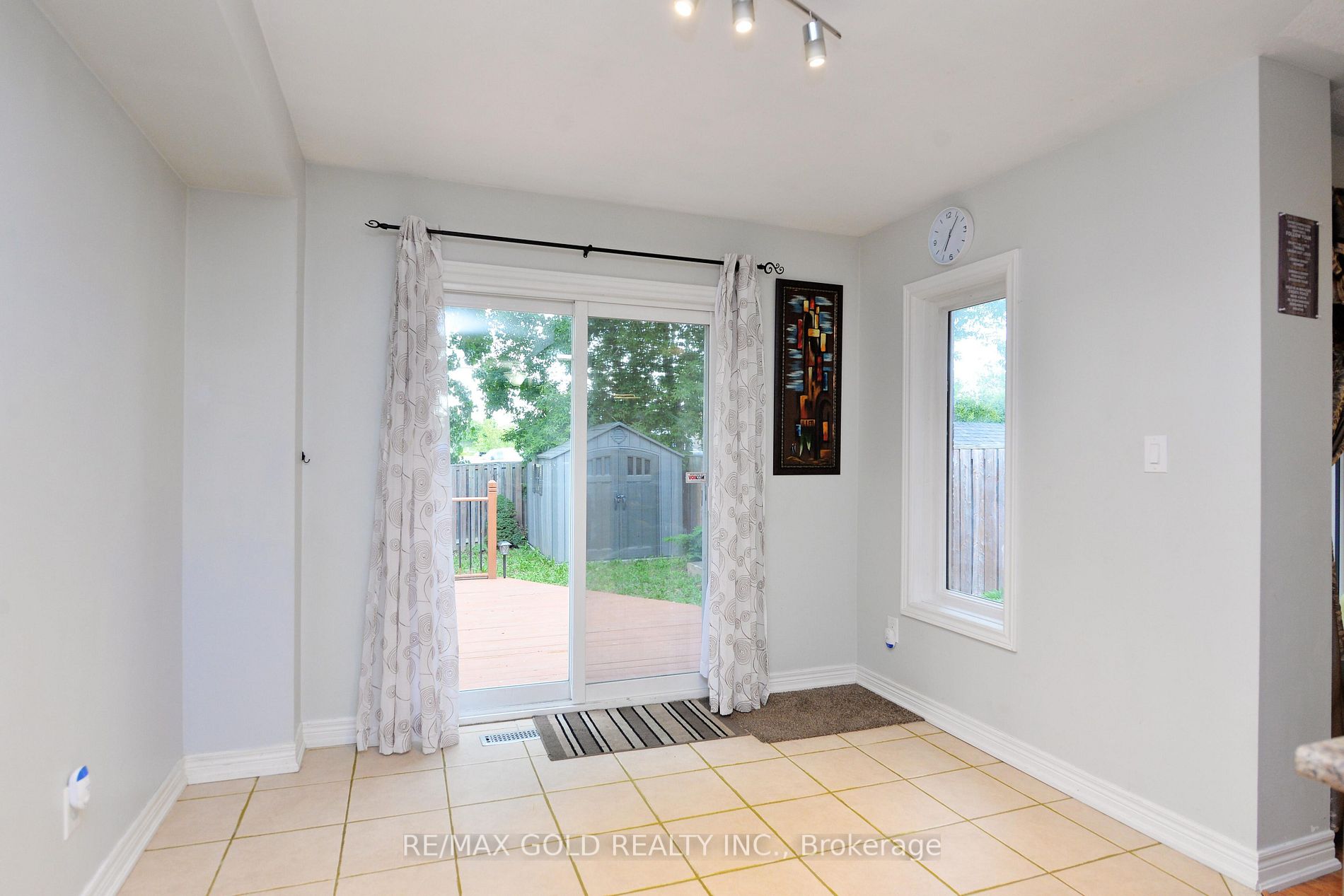 111 Whitefoot Cres