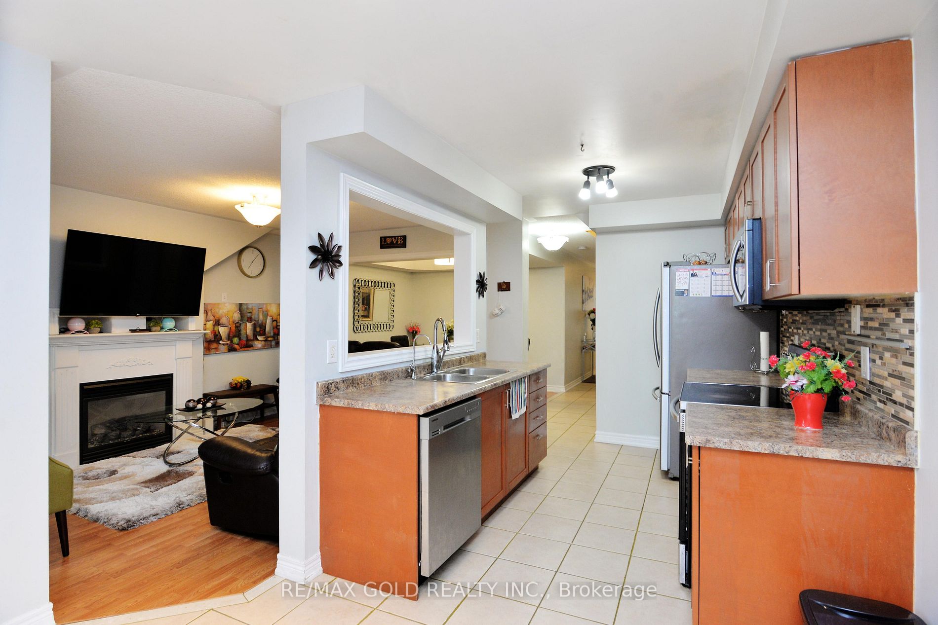 111 Whitefoot Cres