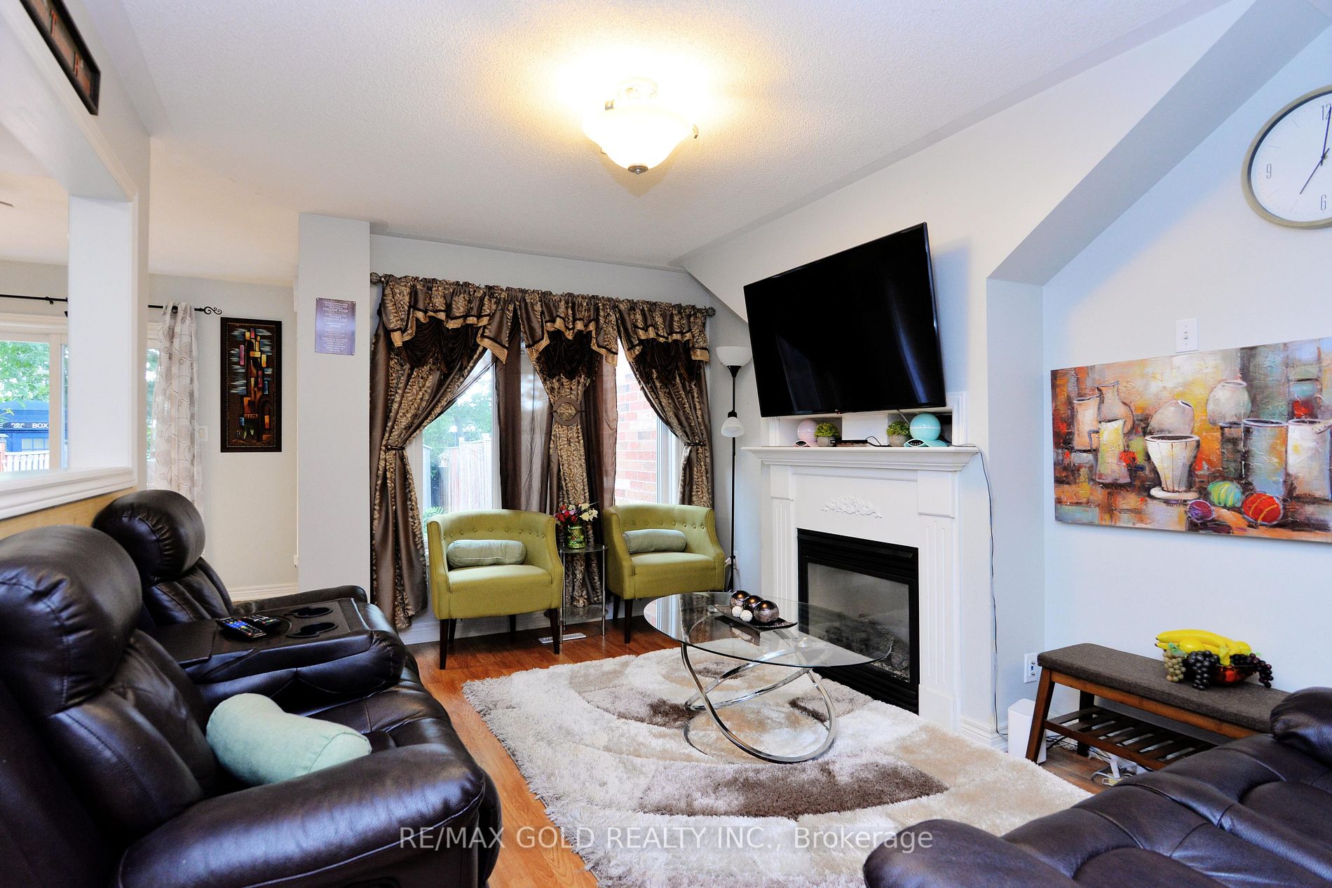 111 Whitefoot Cres