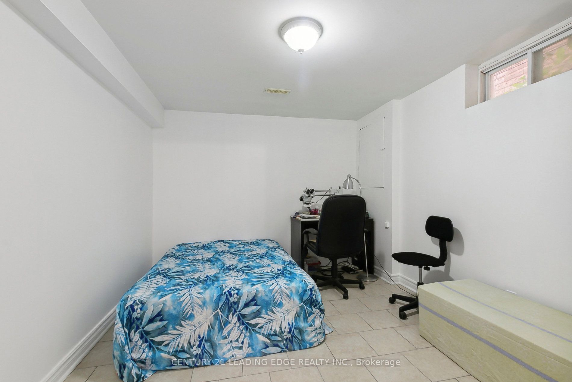 18 Charlton Cres