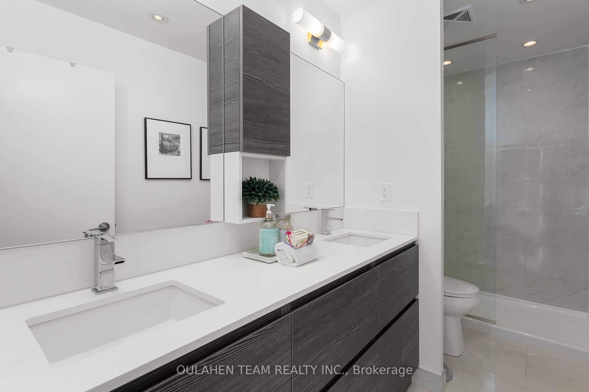 665 Kingston Rd, #302