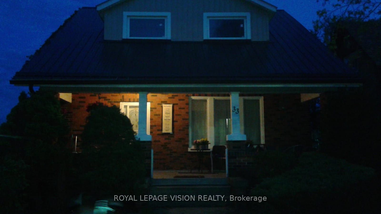 33 Adelaide Ave W