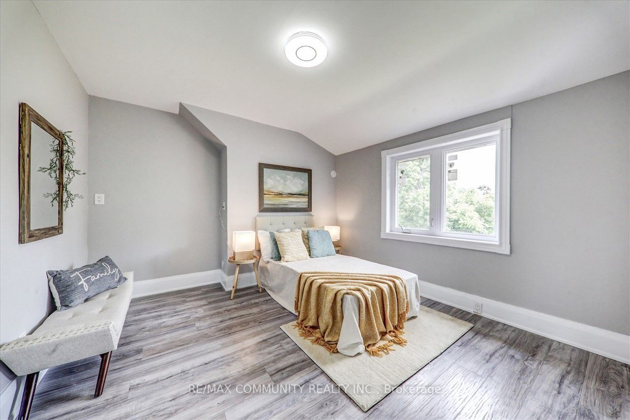 507 Brock St S, #Main