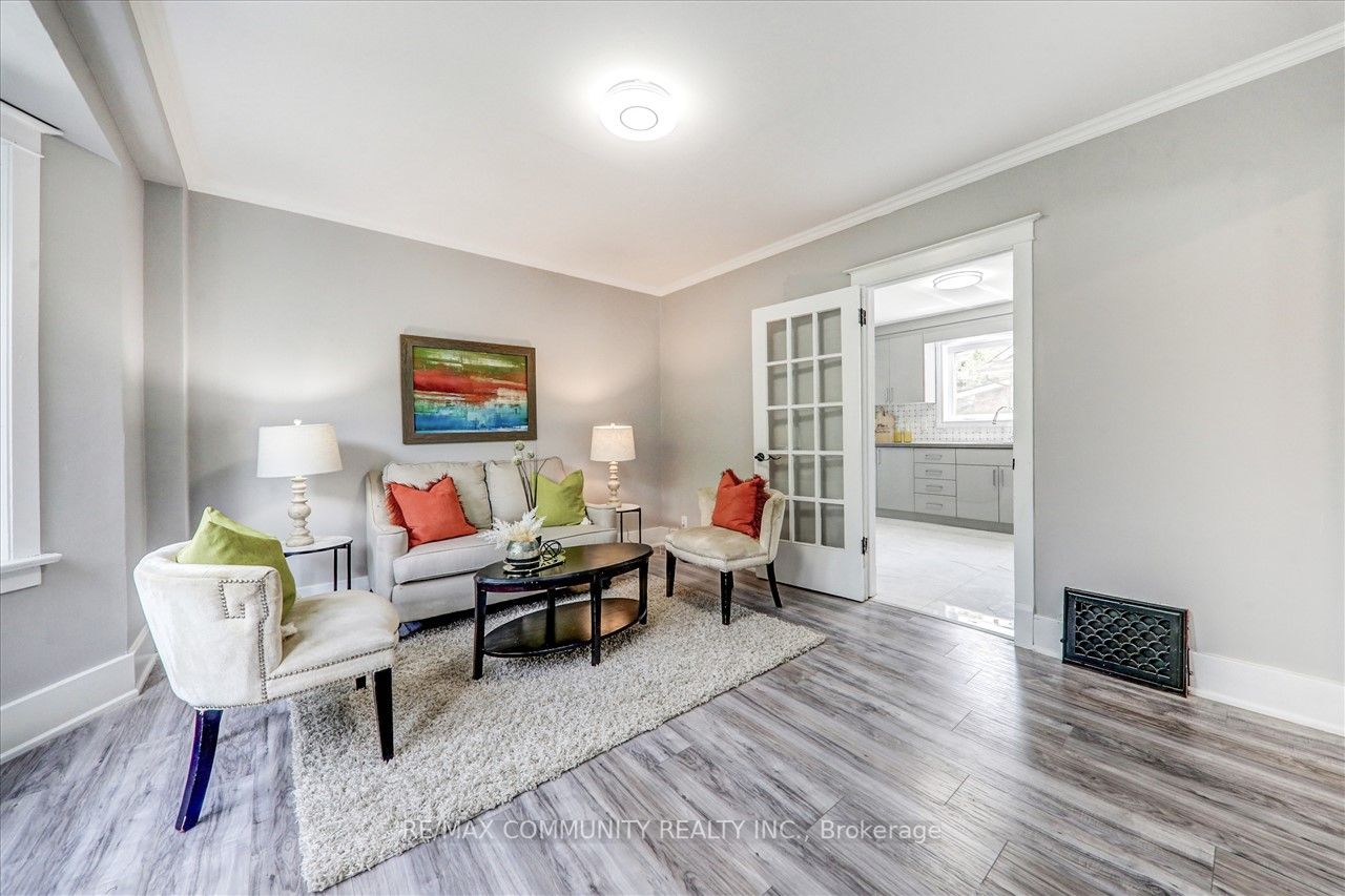 507 Brock St S, #Main