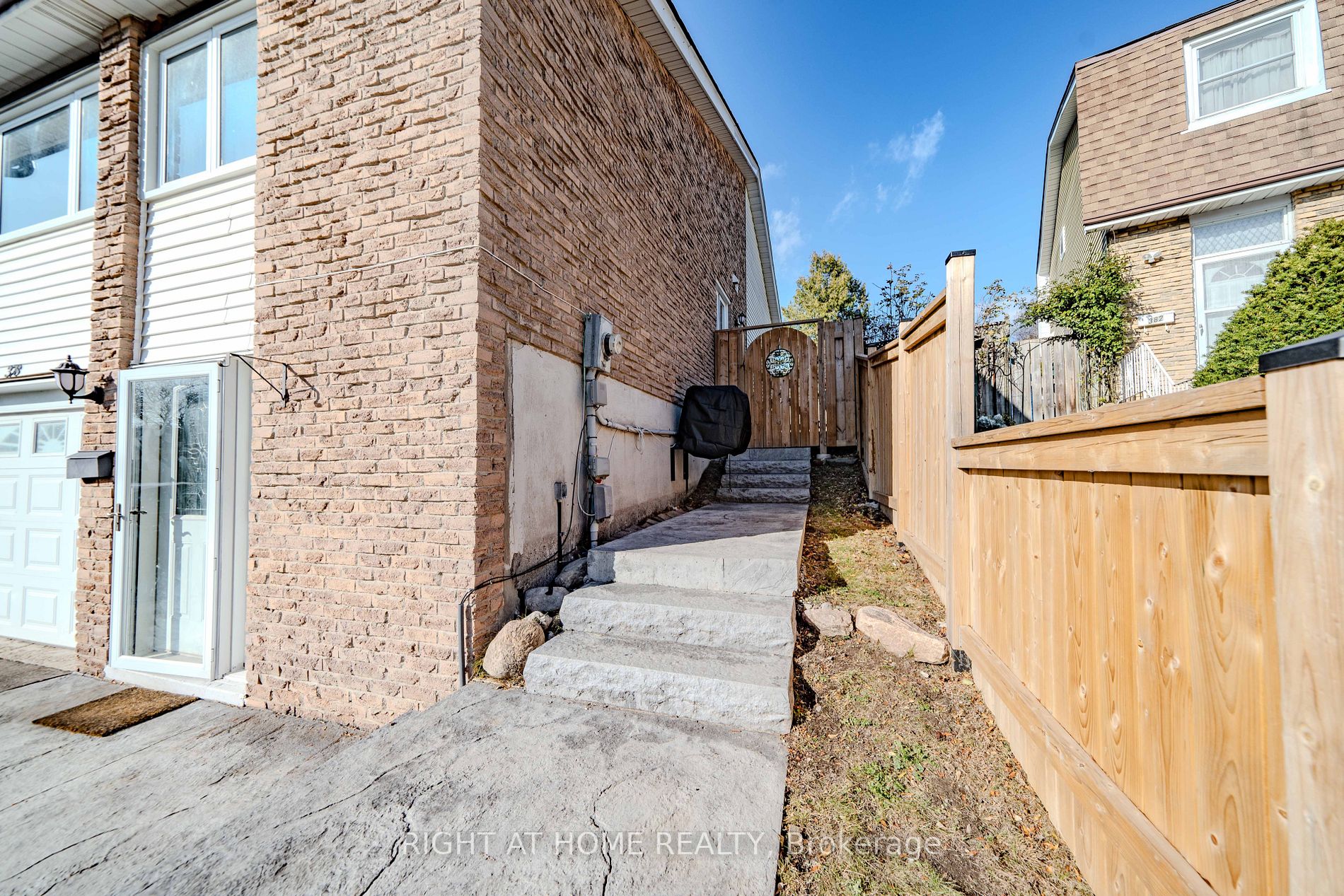 378 Daytona Crt