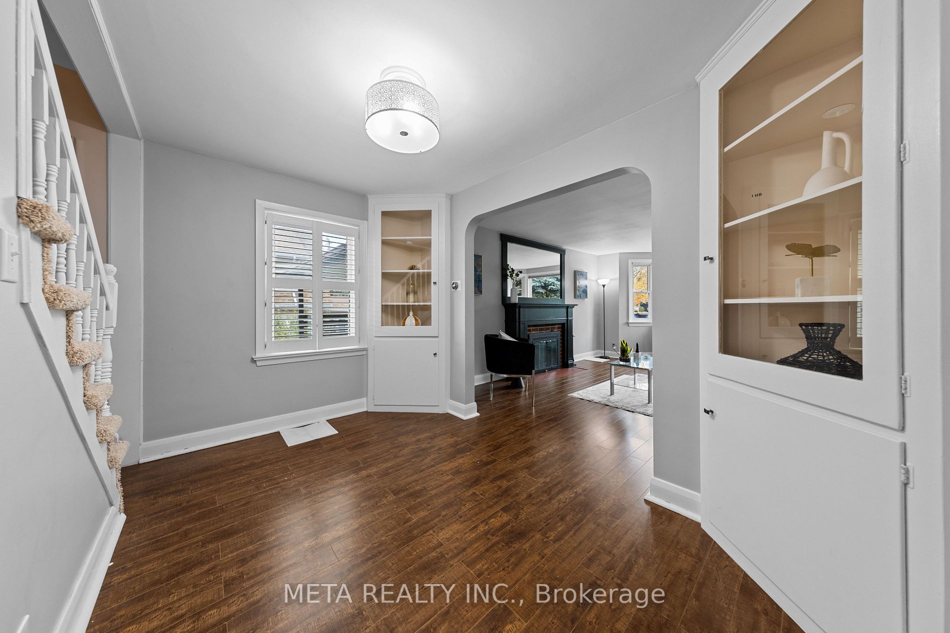 1073 King St E