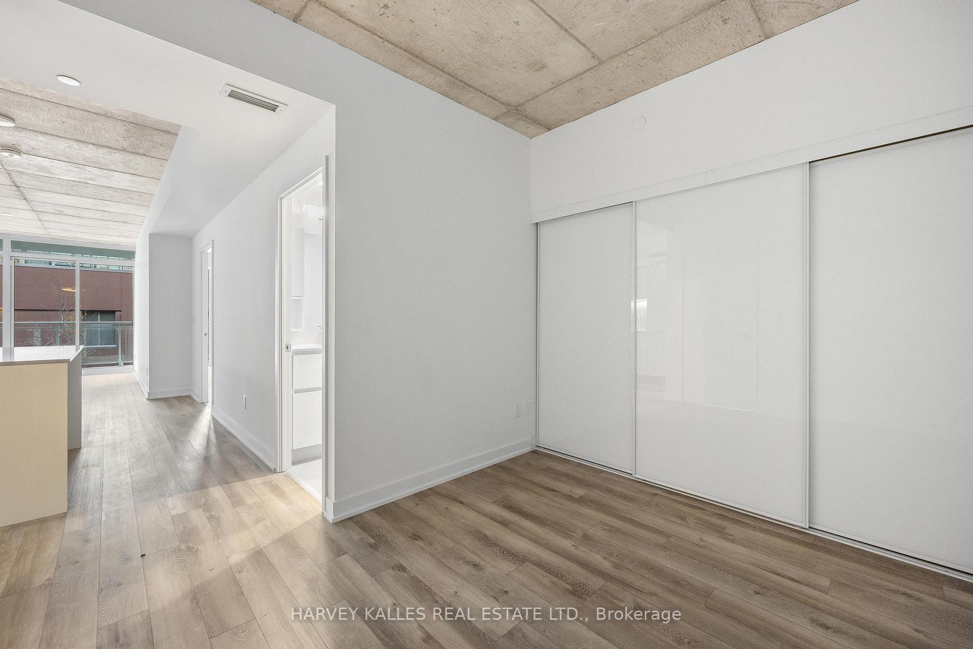 665 Queen St E, #308