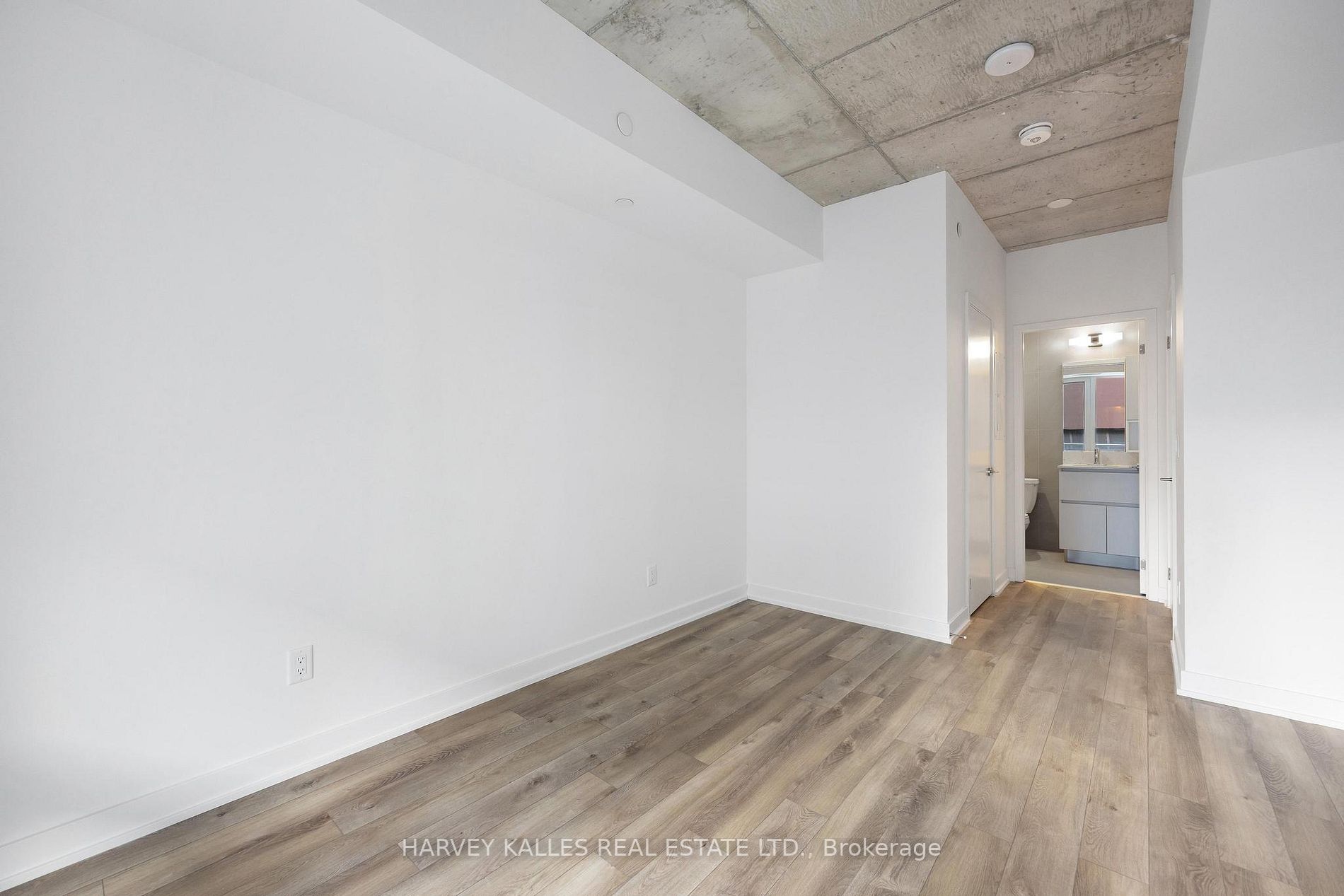 665 Queen St E, #308