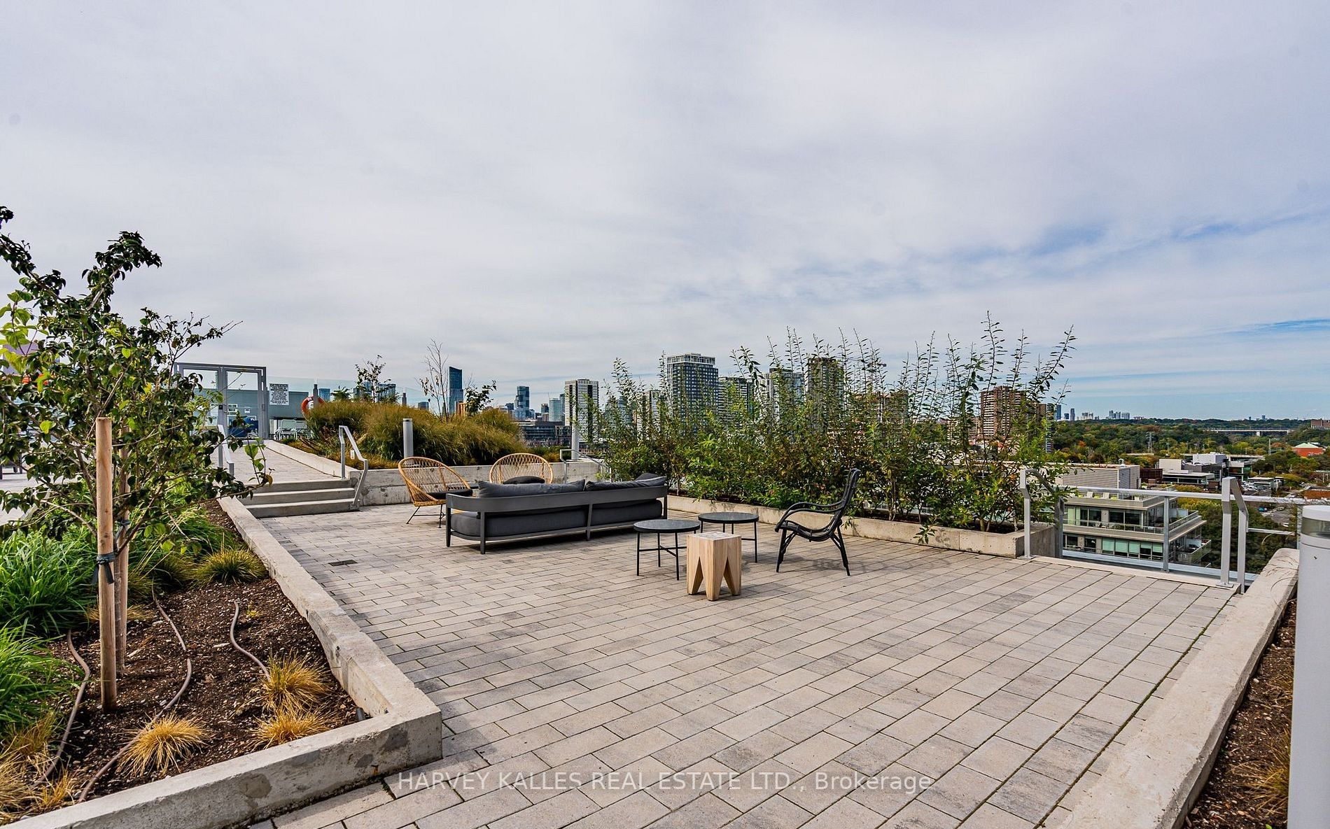 665 Queen St E, #308
