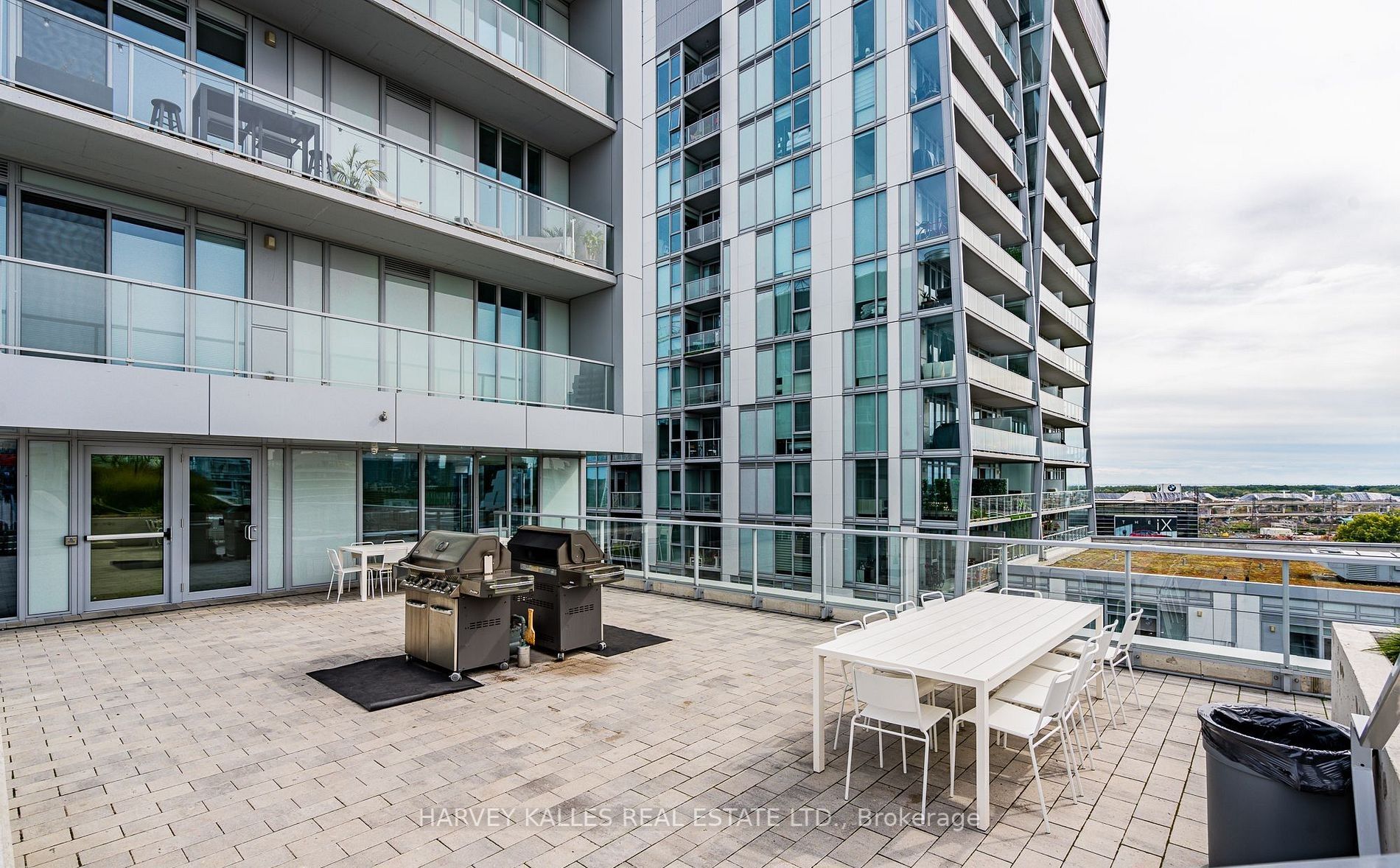 665 Queen St E, #316