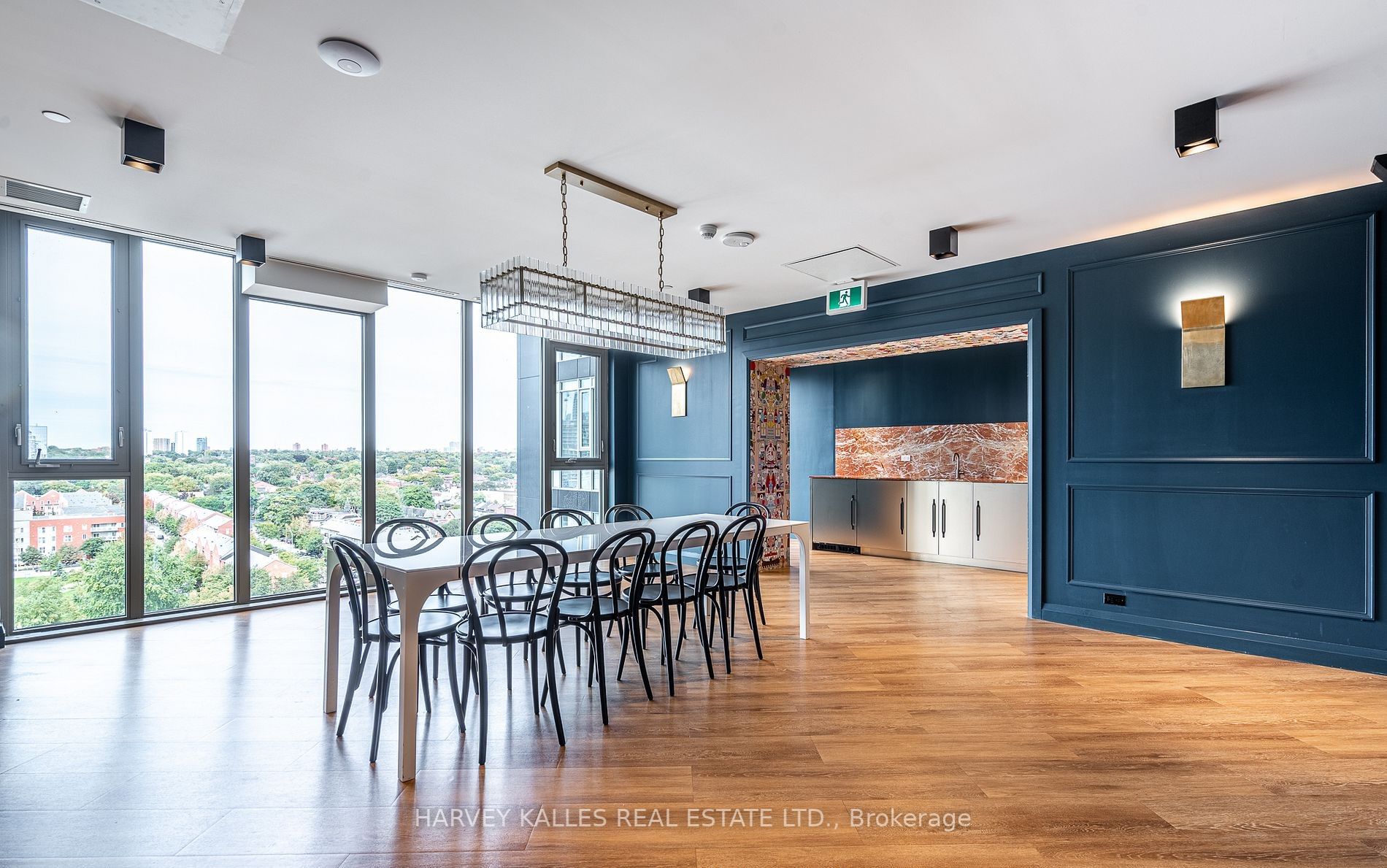 665 Queen St E, #316