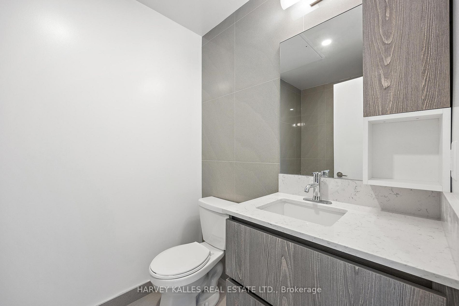665 Queen St E, #316