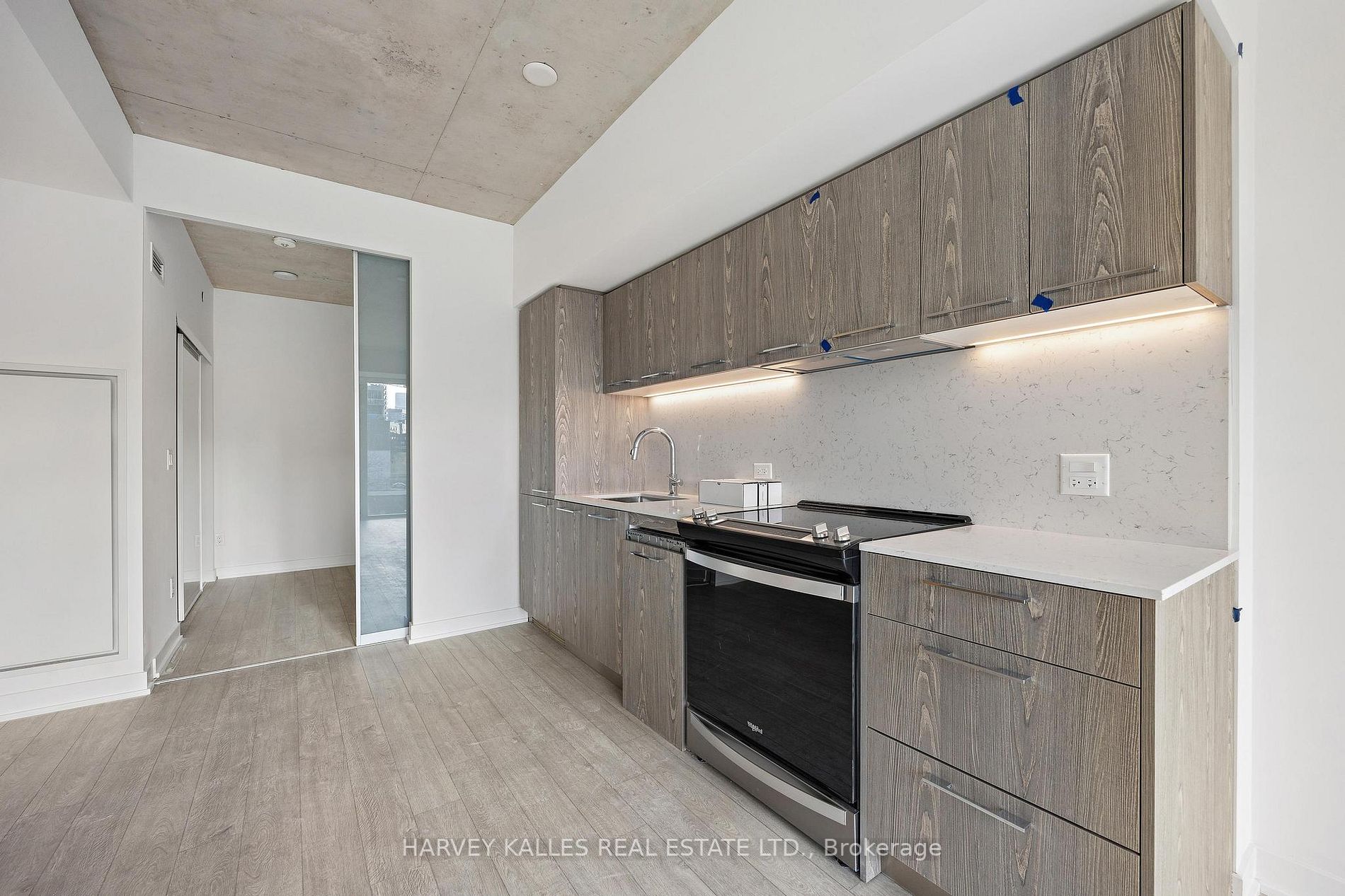 665 Queen St E, #316
