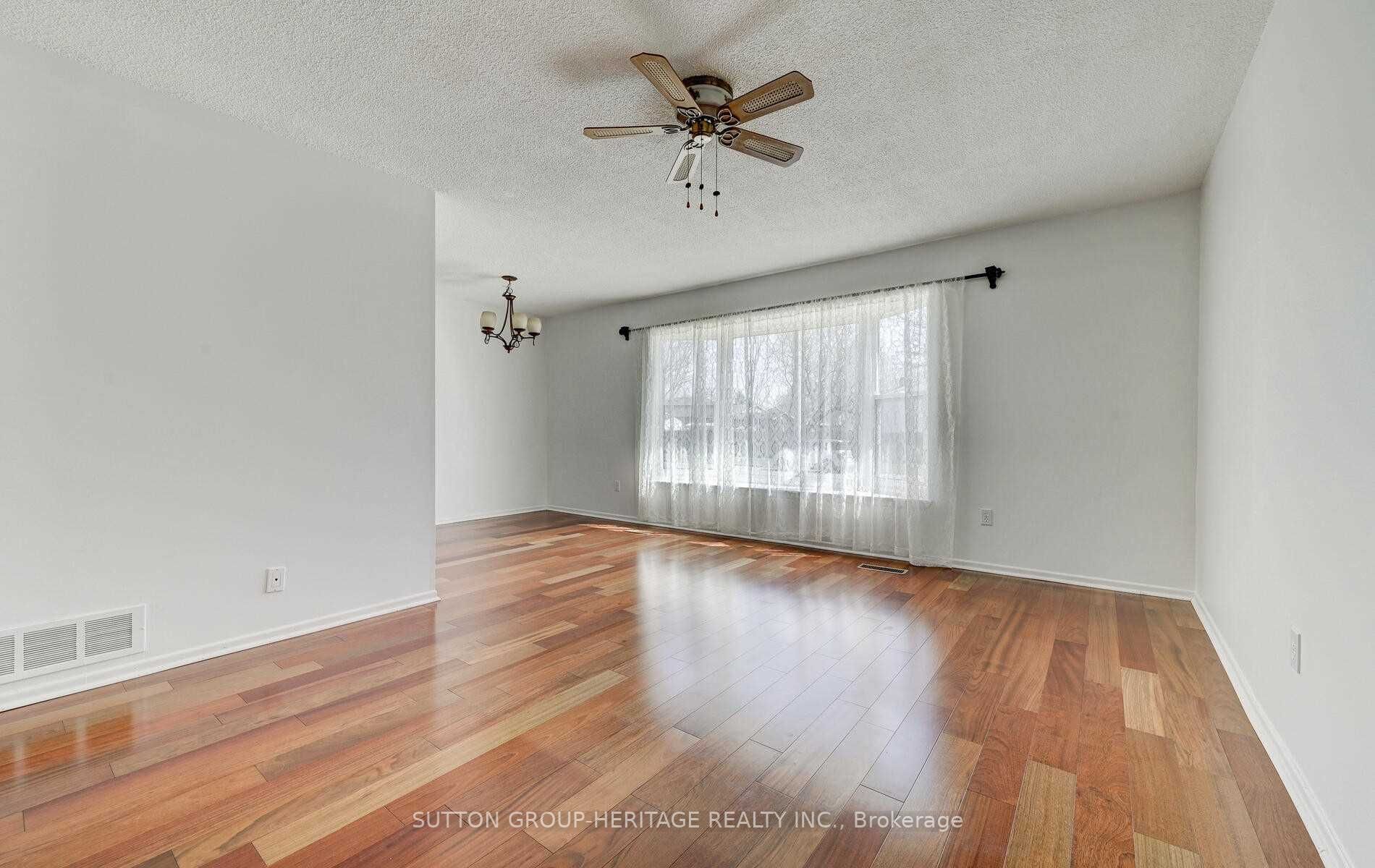 1214 Trowbridge Dr