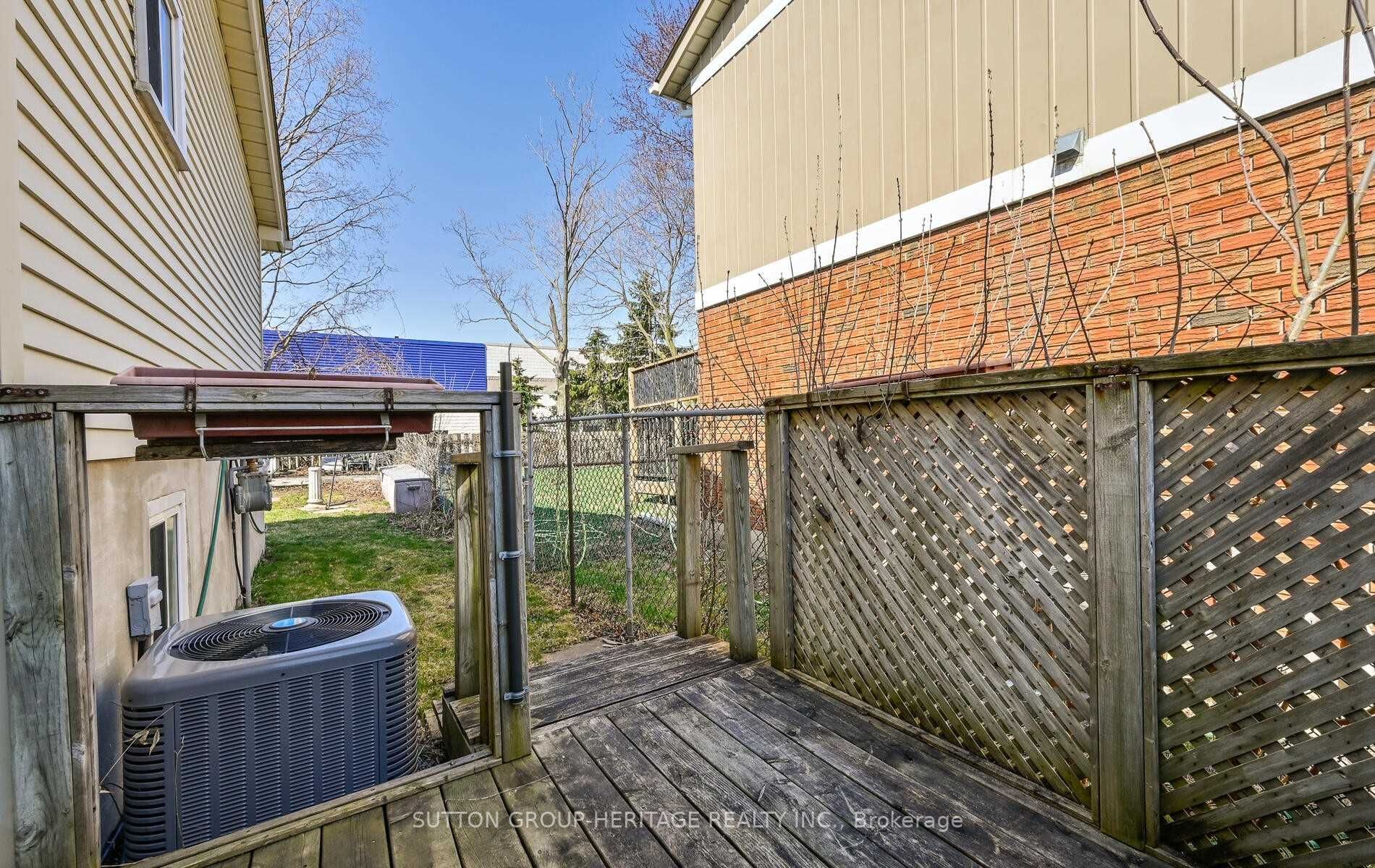 1214 Trowbridge Dr