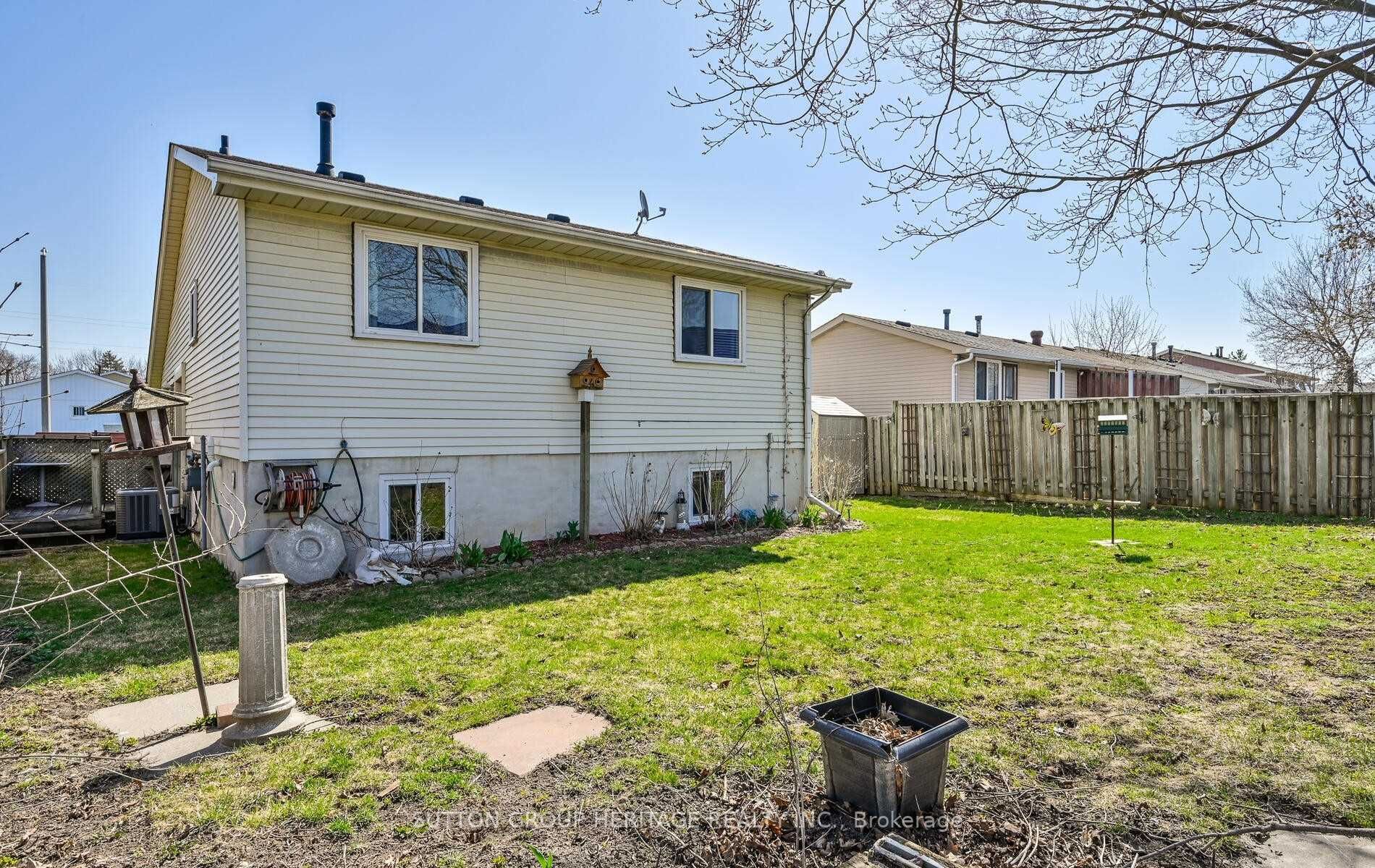 1214 Trowbridge Dr