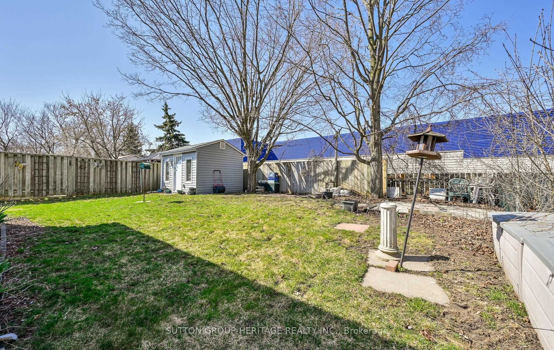 1214 Trowbridge Dr