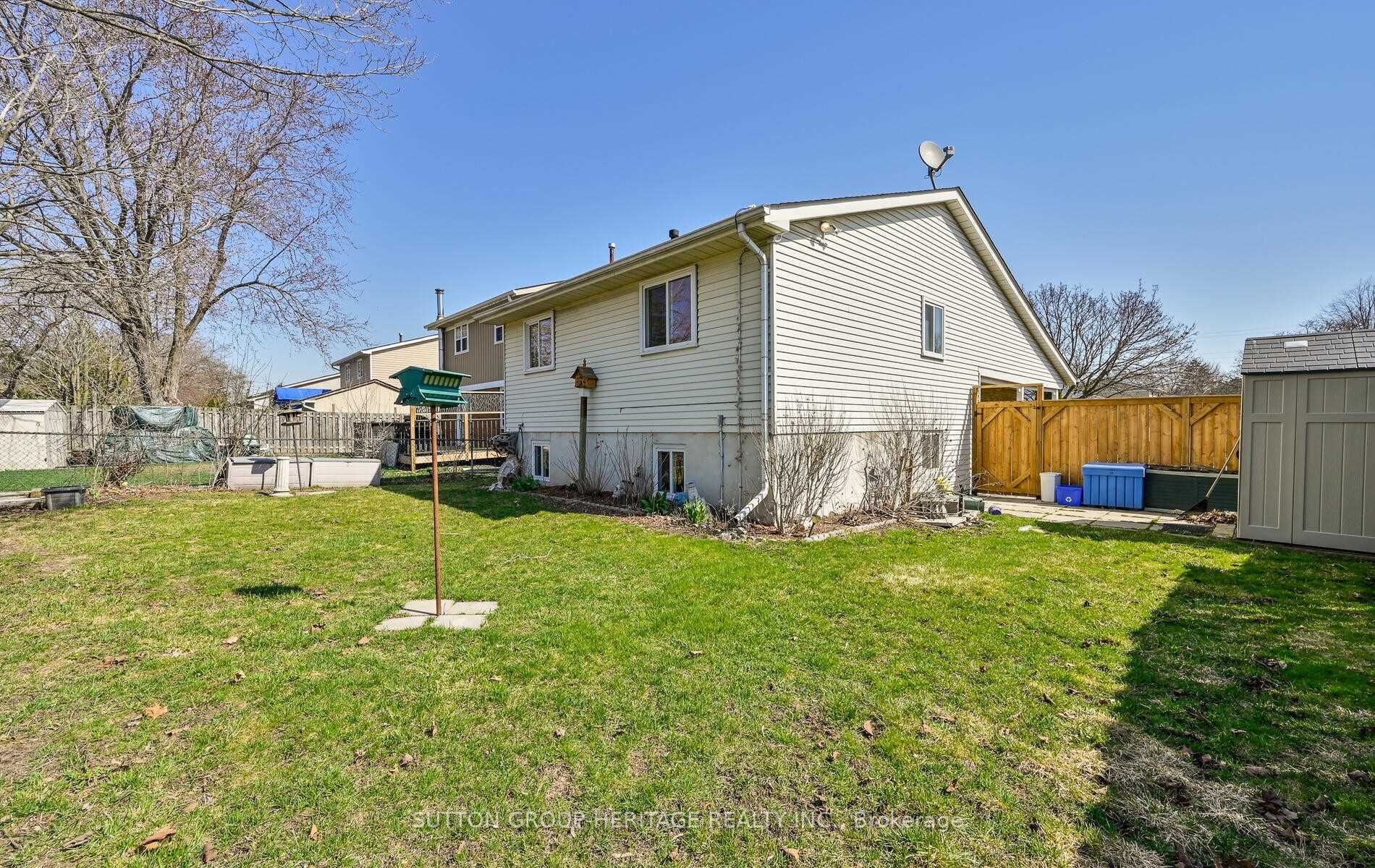 1214 Trowbridge Dr