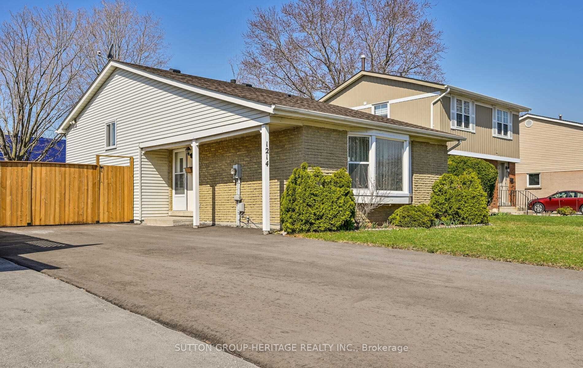 1214 Trowbridge Dr
