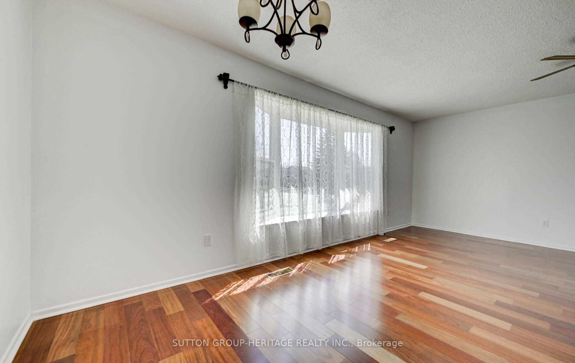 1214 Trowbridge Dr