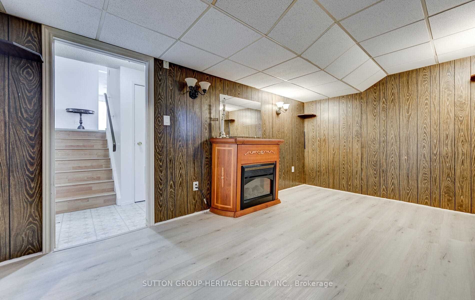 1214 Trowbridge Dr